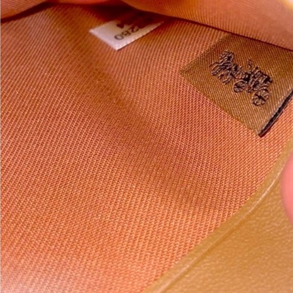 Brand New Coach Genuine Leather Cream Quilt Long Zip Around Wristlet Wallet - Picture 9 of 9